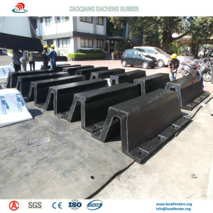 Strong Absorbing Energy Boat Dock Bumpers on Sea Port